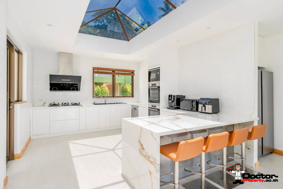 Luxury 5 Bedroom Pool Villa with Sea View in Angthong, Koh Samui – For Sale