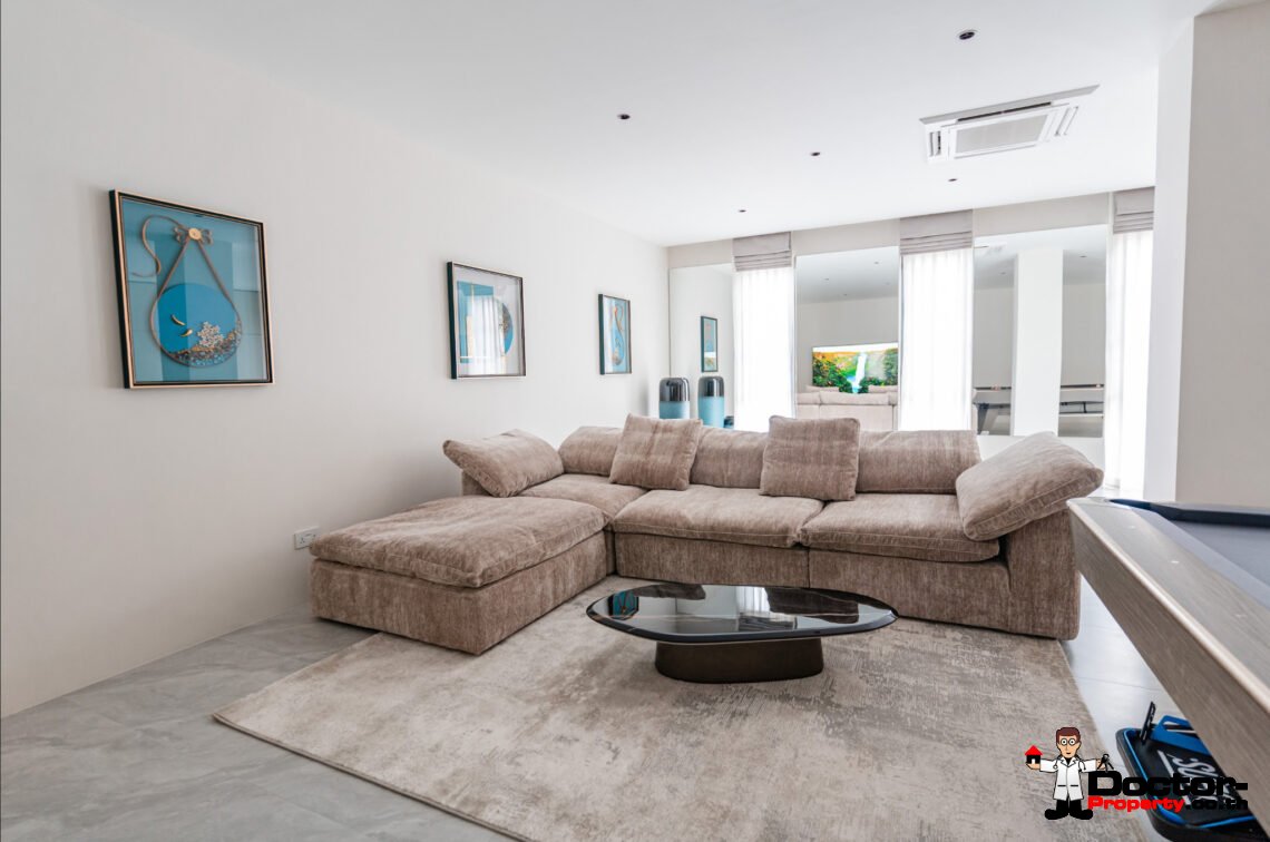 4 Bedroom Pool Villa with Partial Sea View in Bang Por, Koh Samui – For Sale