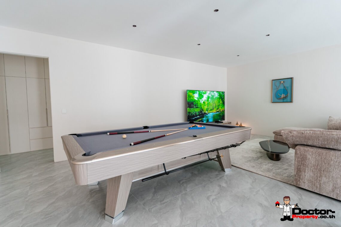 4 Bedroom Pool Villa with Partial Sea View in Bang Por, Koh Samui – For Sale