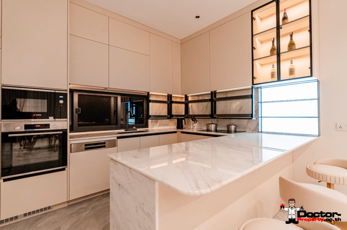 4 Bedroom Pool Villa with Partial Sea View in Bang Por, Koh Samui – For Sale