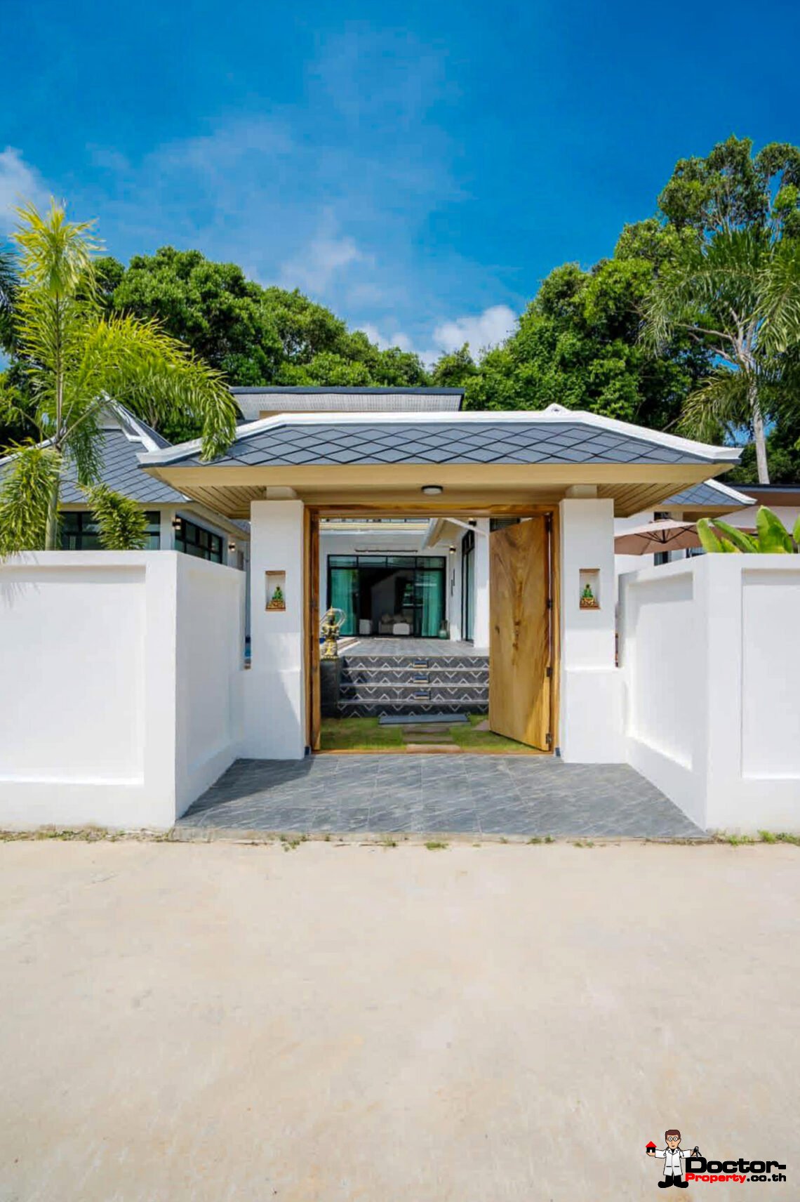 Traditional 4 Bedroom Pool Villa in Bo Phut, Koh Samui – For Sale