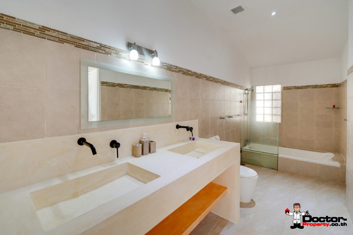 4+1 Bedroom Pool Villa with Sea View in Chaweng, Koh Samui – For Sale