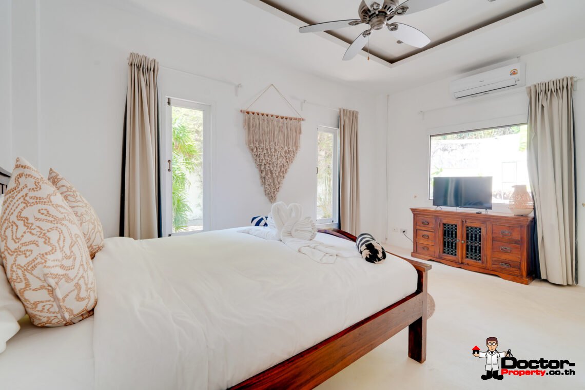 4+1 Bedroom Pool Villa with Sea View in Chaweng, Koh Samui – For Sale