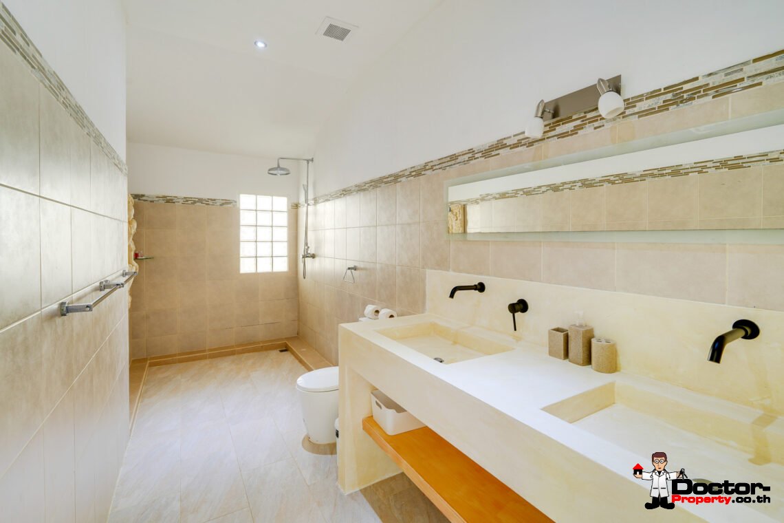 4+1 Bedroom Pool Villa with Sea View in Chaweng, Koh Samui – For Sale