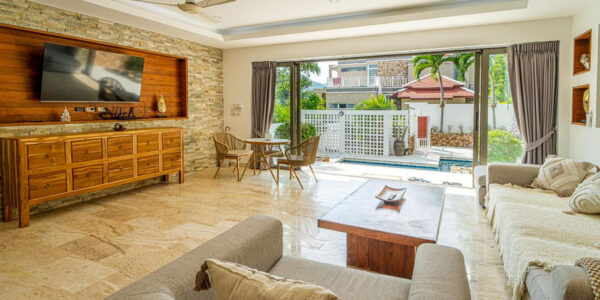 Modern 4 Bedroom Pool Villa in Chaweng, Koh Samui – For Sale