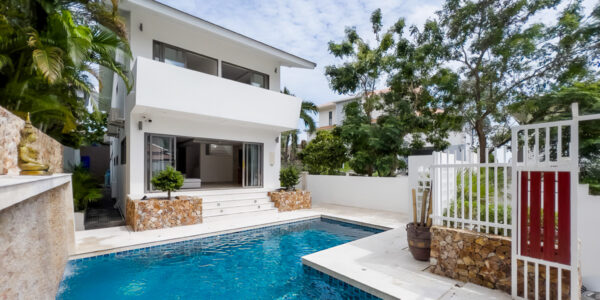 Modern 4 Bedroom Pool Villa in Chaweng, Koh Samui – For Sale