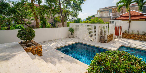 Modern 4 Bedroom Pool Villa in Chaweng, Koh Samui – For Sale