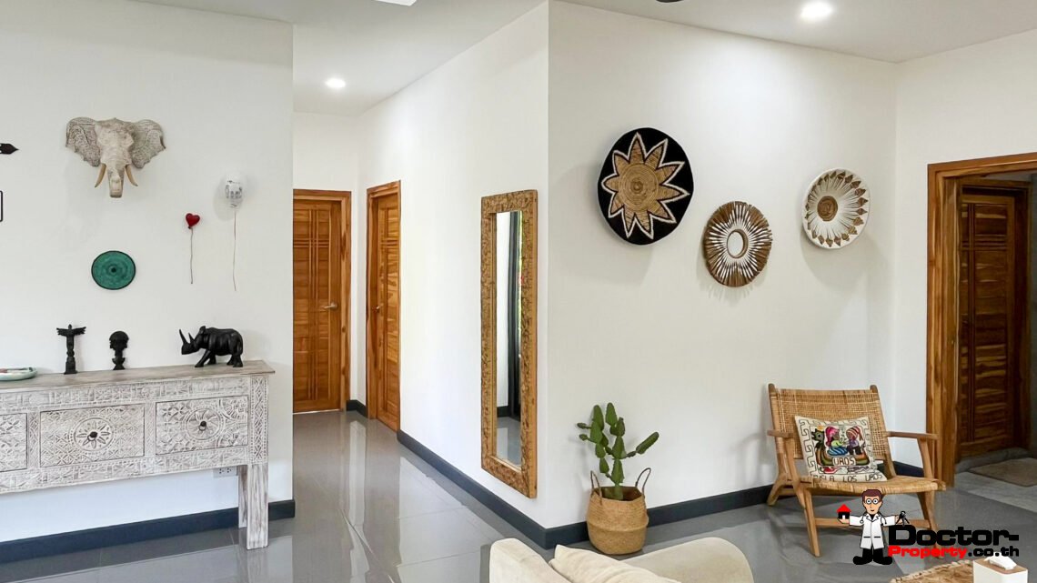 3 Bedroom Private Pool Villa with Spacious Garden in Lamai, Koh Samui – For Sale