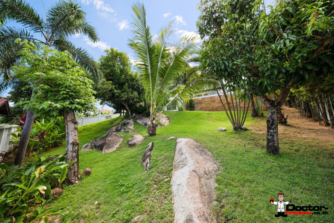 4 Bedroom Pool Villa with Sea View in Choeng Mon, Koh Samui – For Sale