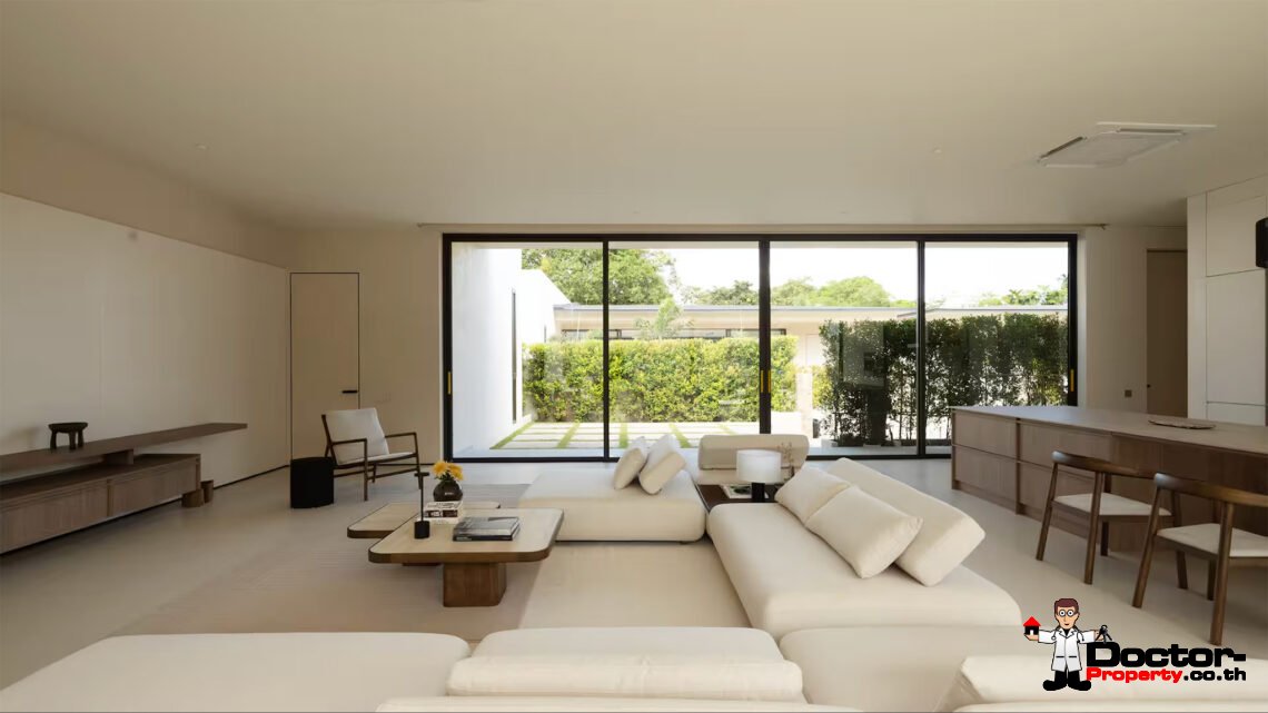 Contemporary 3 Bedroom Pool Villa, Walk to the Beach in Bang Por, Koh Samui – For Sale