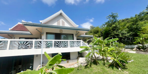 Spacious Land with House in Bang Rak, Koh Samui – For Sale