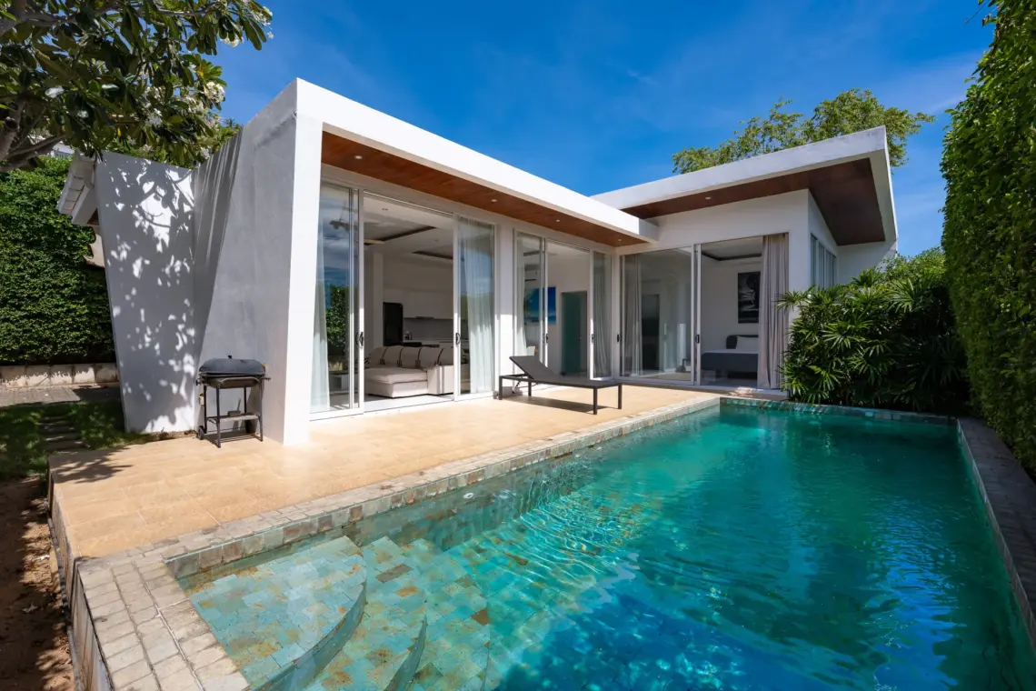 Pool and garden at the 2 bedroom garden pool villa in Chaweng Noi