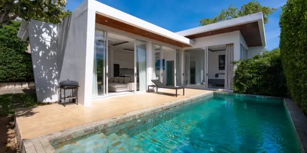 Pool and garden at the 2 bedroom garden pool villa in Chaweng Noi
