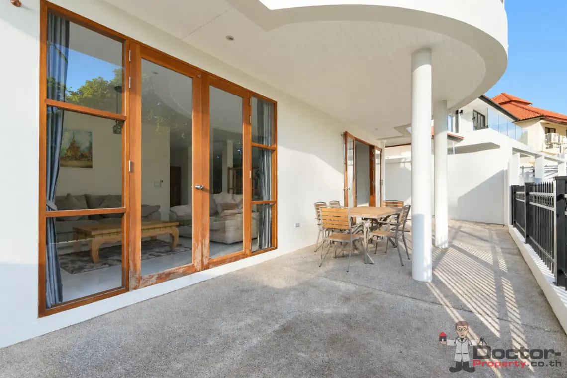 Covered terrace at the 4 bedroom pool villa in Plai Laem, Koh Samui