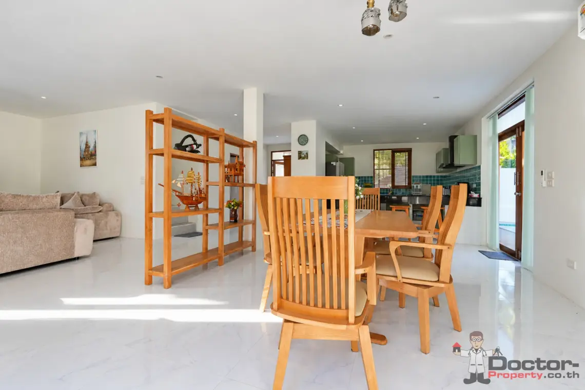 Dining room reverse view at the 4 bedroom pool villa in Plai Laem, Koh Samui