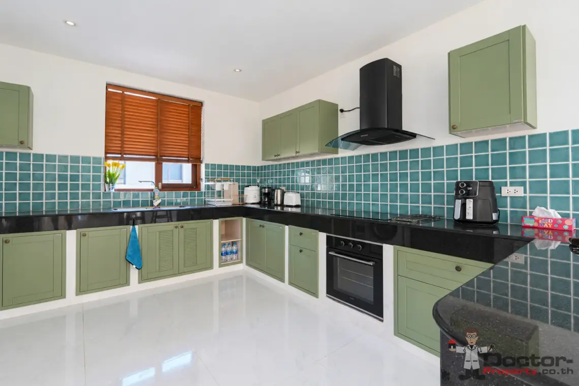 Kitchen hob and oven at the 4 bedroom pool villa in Plai Laem, Koh Samui