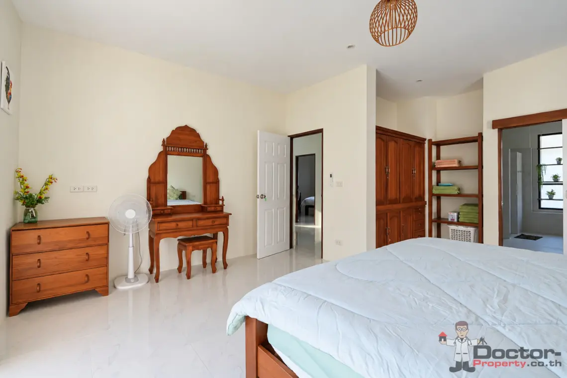 Bedroom dressing area at the 4 bedroom pool villa in Plai Laem, Koh Samui