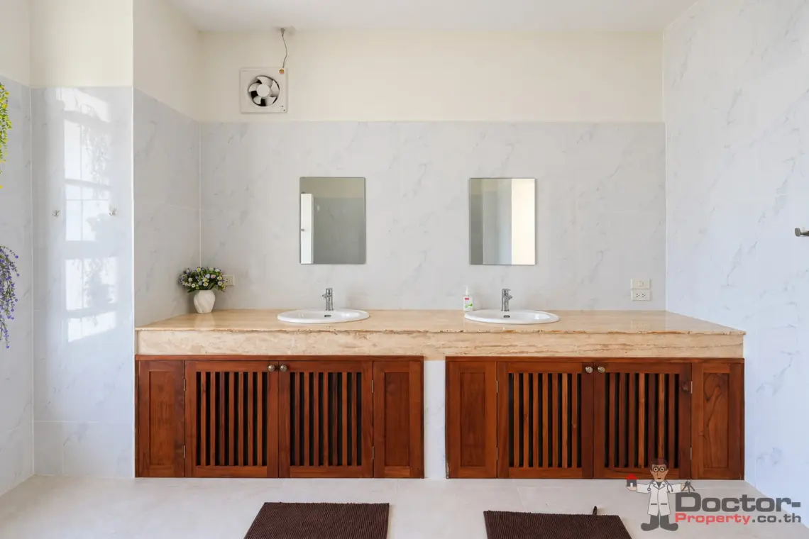 Double vanity front view at the 4 bedroom pool villa in Plai Laem, Koh Samui