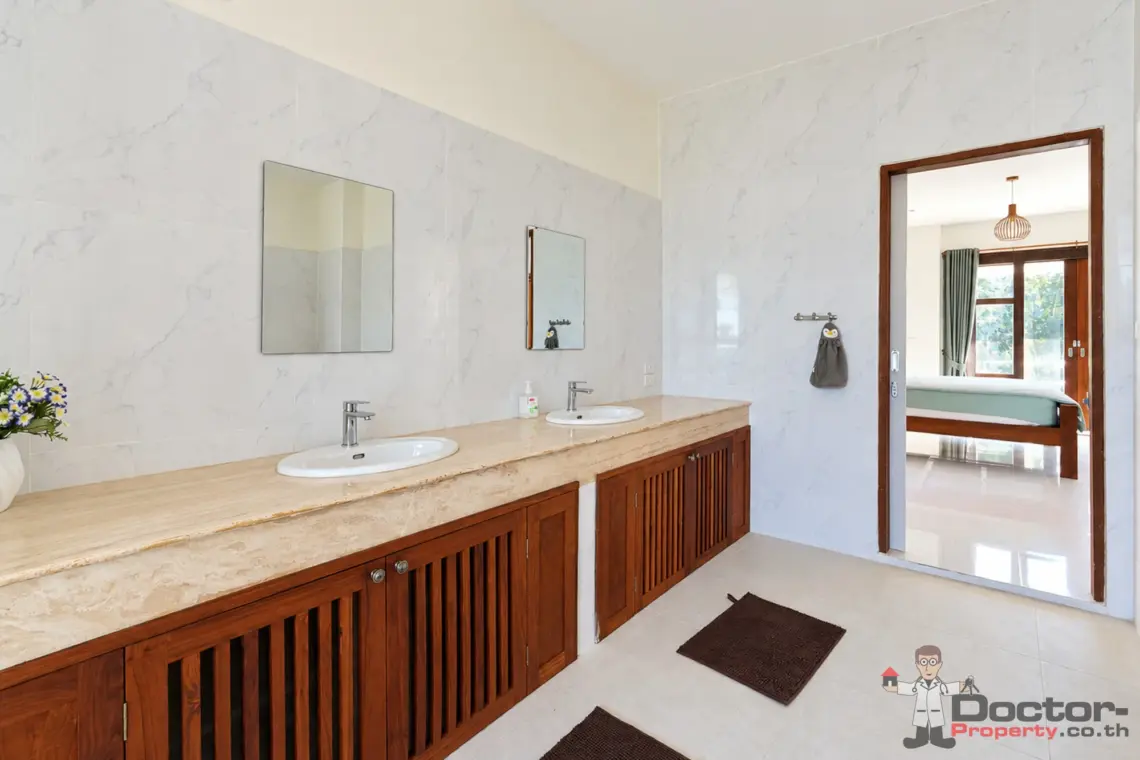 Bathroom towards bedroom at the 4 bedroom pool villa in Plai Laem, Koh Samui