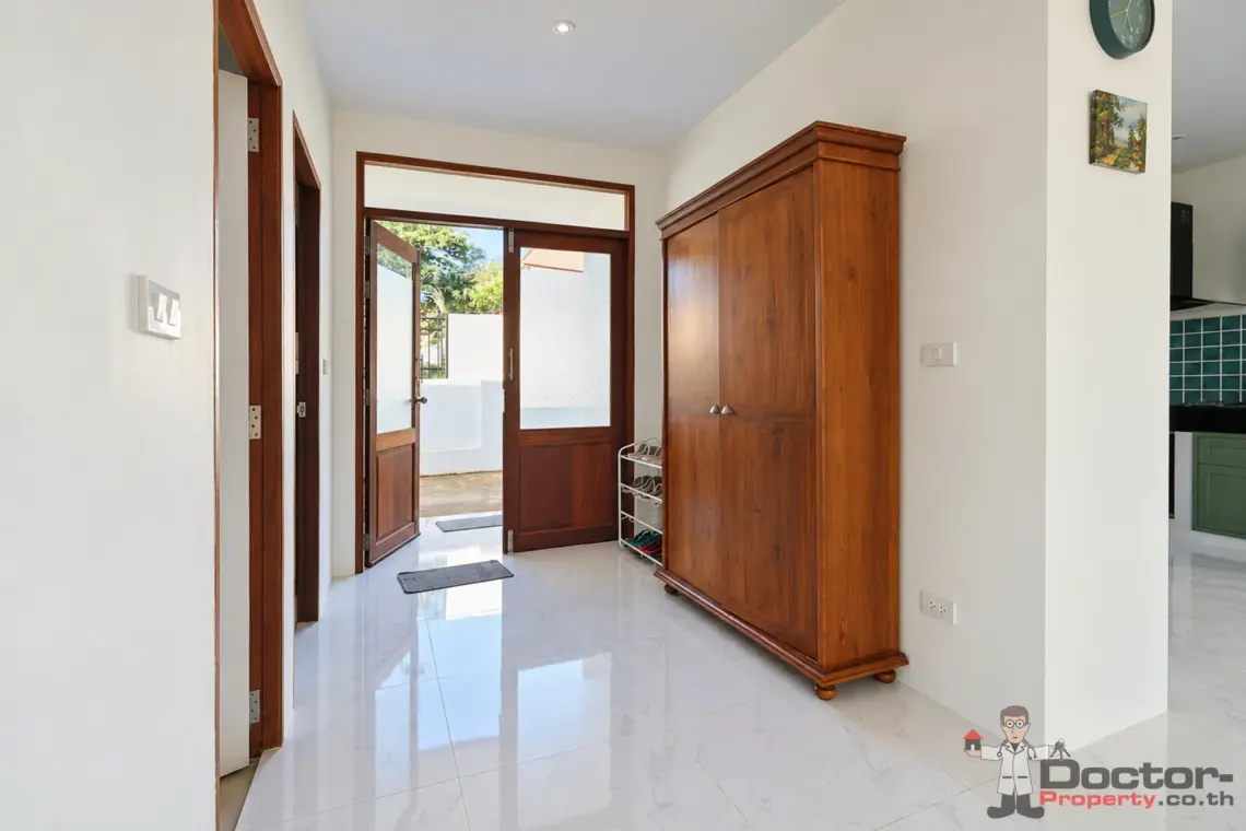 Ground-floor entrance at the 4 bedroom pool villa in Plai Laem, Koh Samui