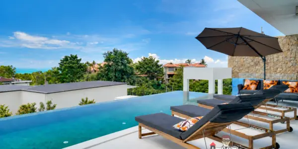 Infinity pool and covered sea-view terrace at the Chaweng Noi villa
